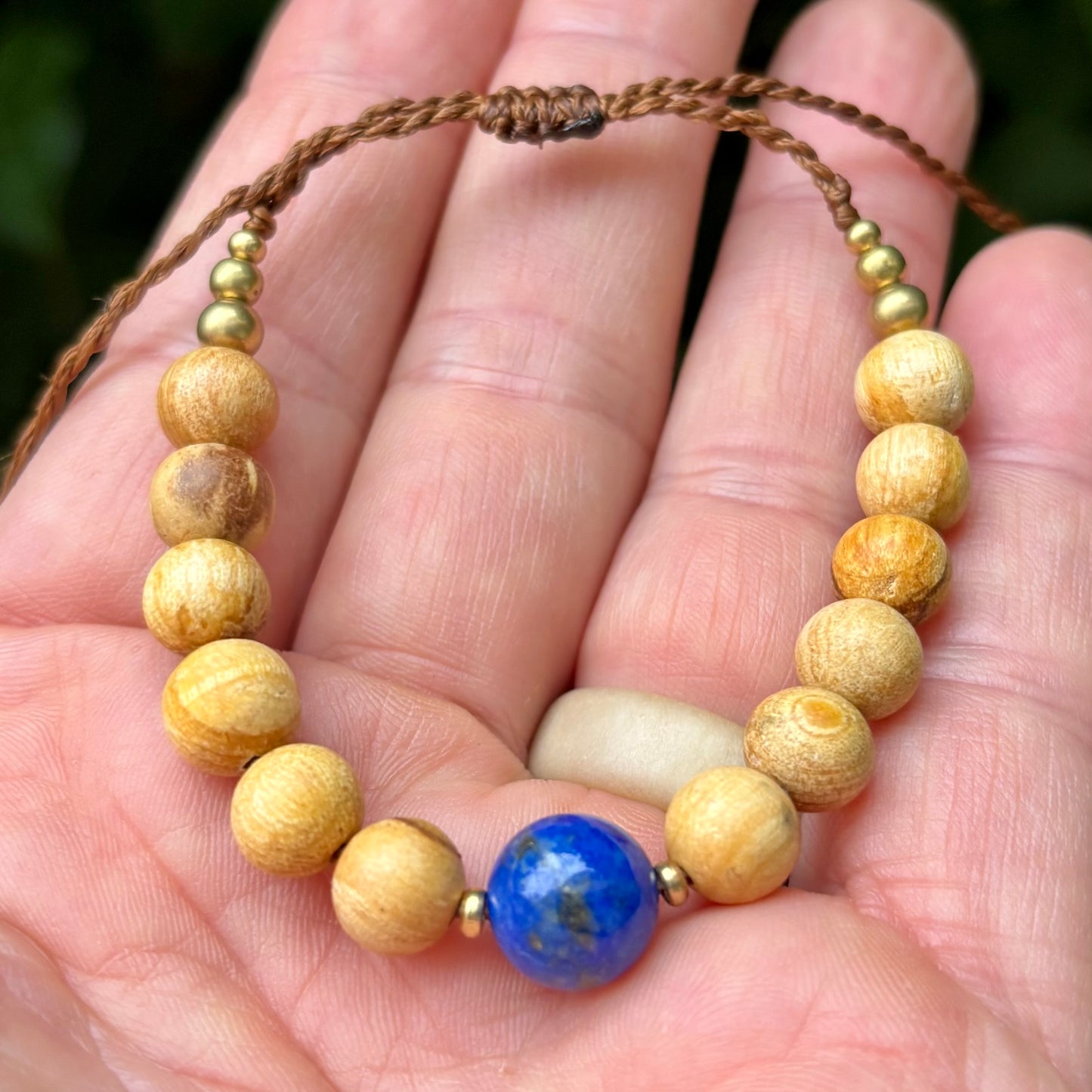 Lapis Lazuli, Palo Santo og messing armbånd | unisex Lapis Lazuli, Palo Santo og messing armbånd | unisex
