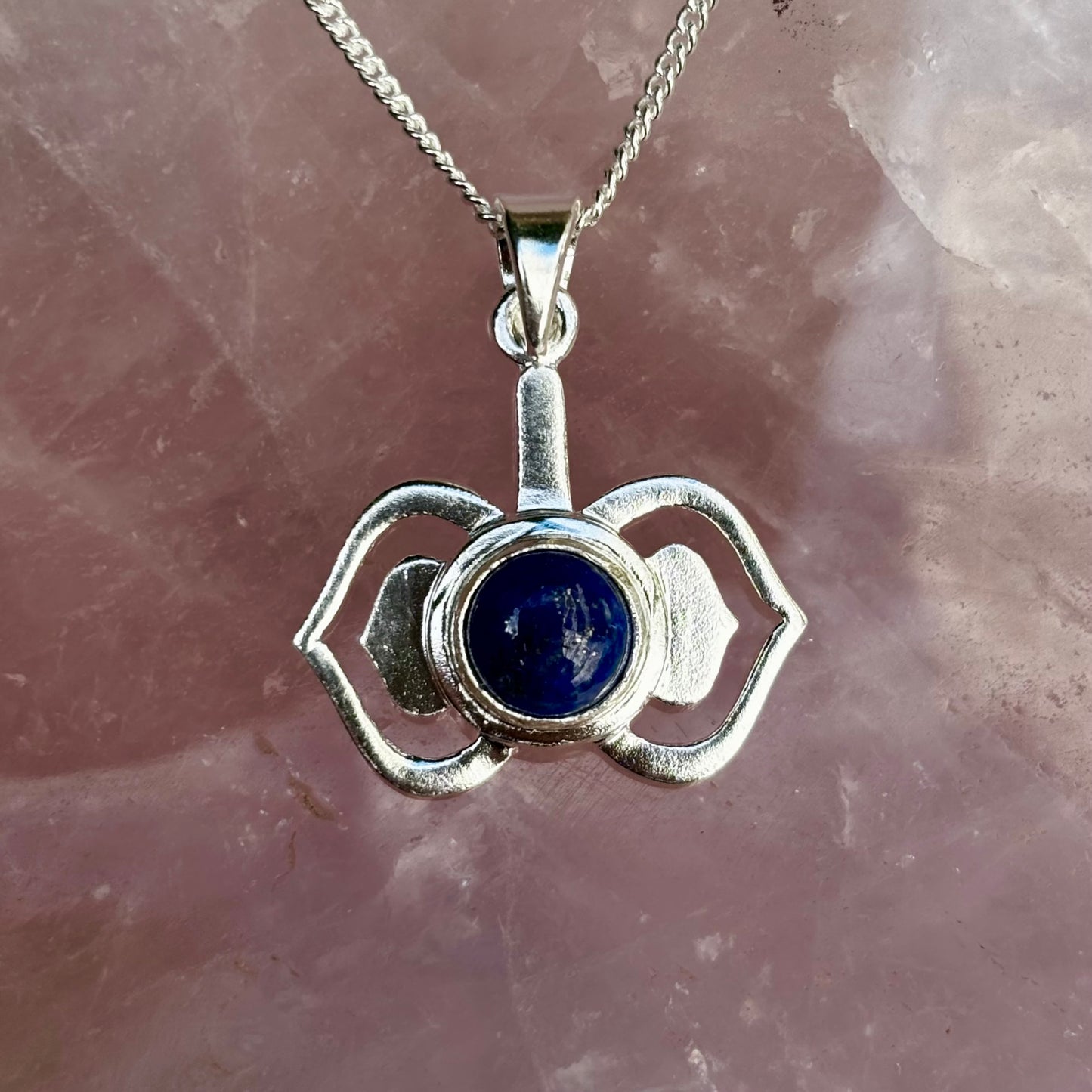 Pande Chakra vedhæng | 925 Sterling Sølv og lapis lazuli Pande Chakra vedhæng | 925 Sterling Sølv og lapis lazuli