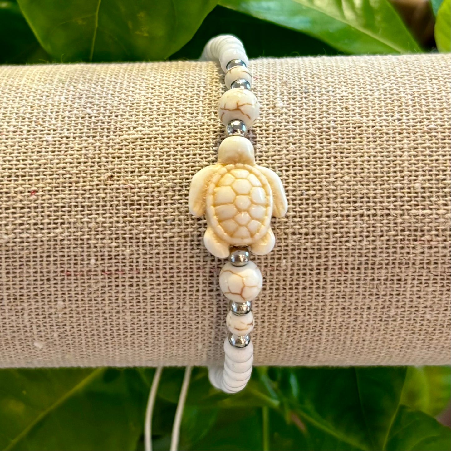 Armbånd med hvid skildpadde Armbånd med hvid skildpadde