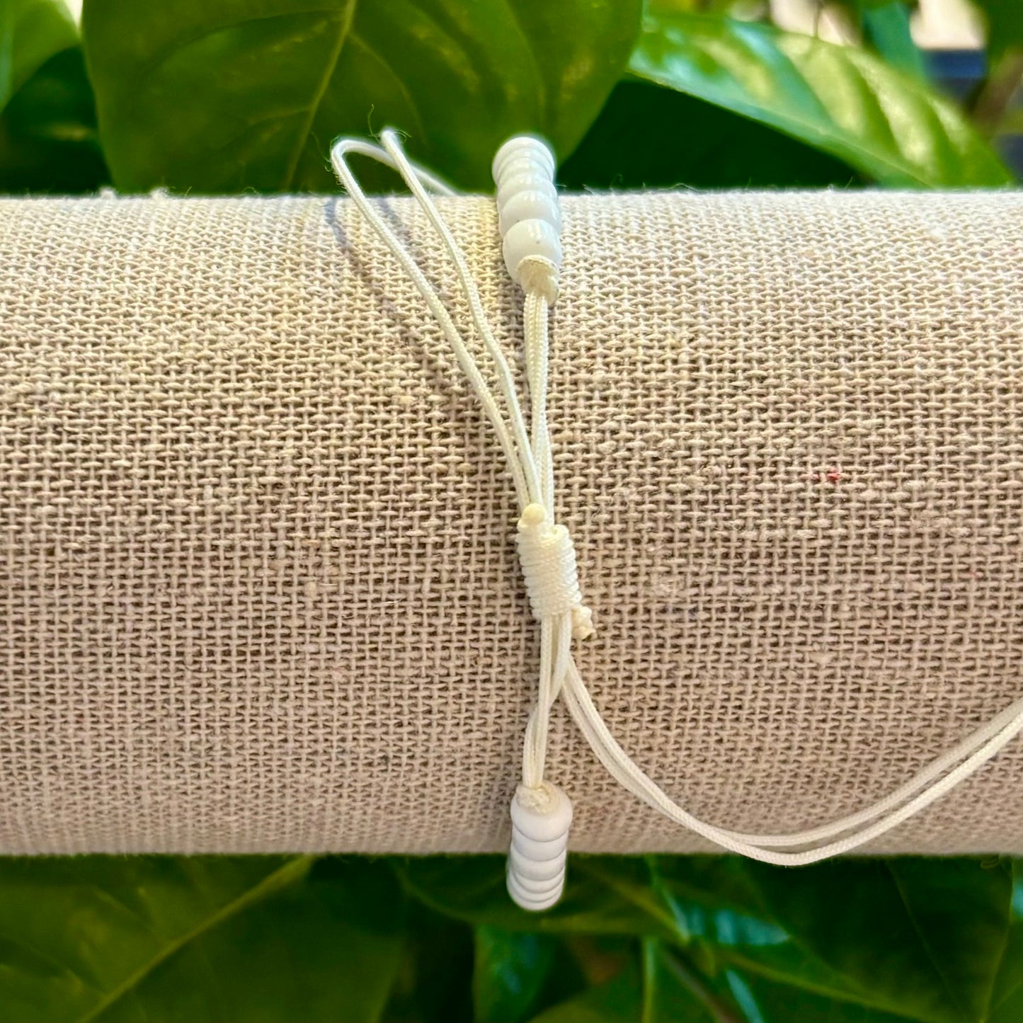 Armbånd med hvid skildpadde Armbånd med hvid skildpadde