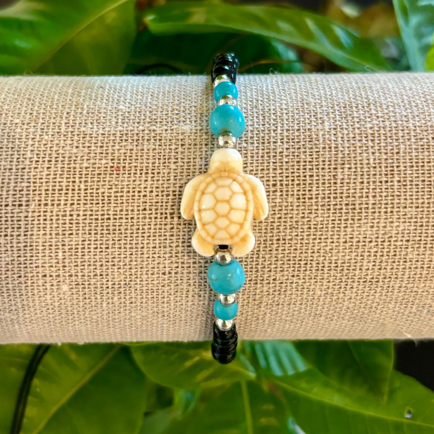 Armbånd med hvid skildpadde Armbånd med hvid skildpadde