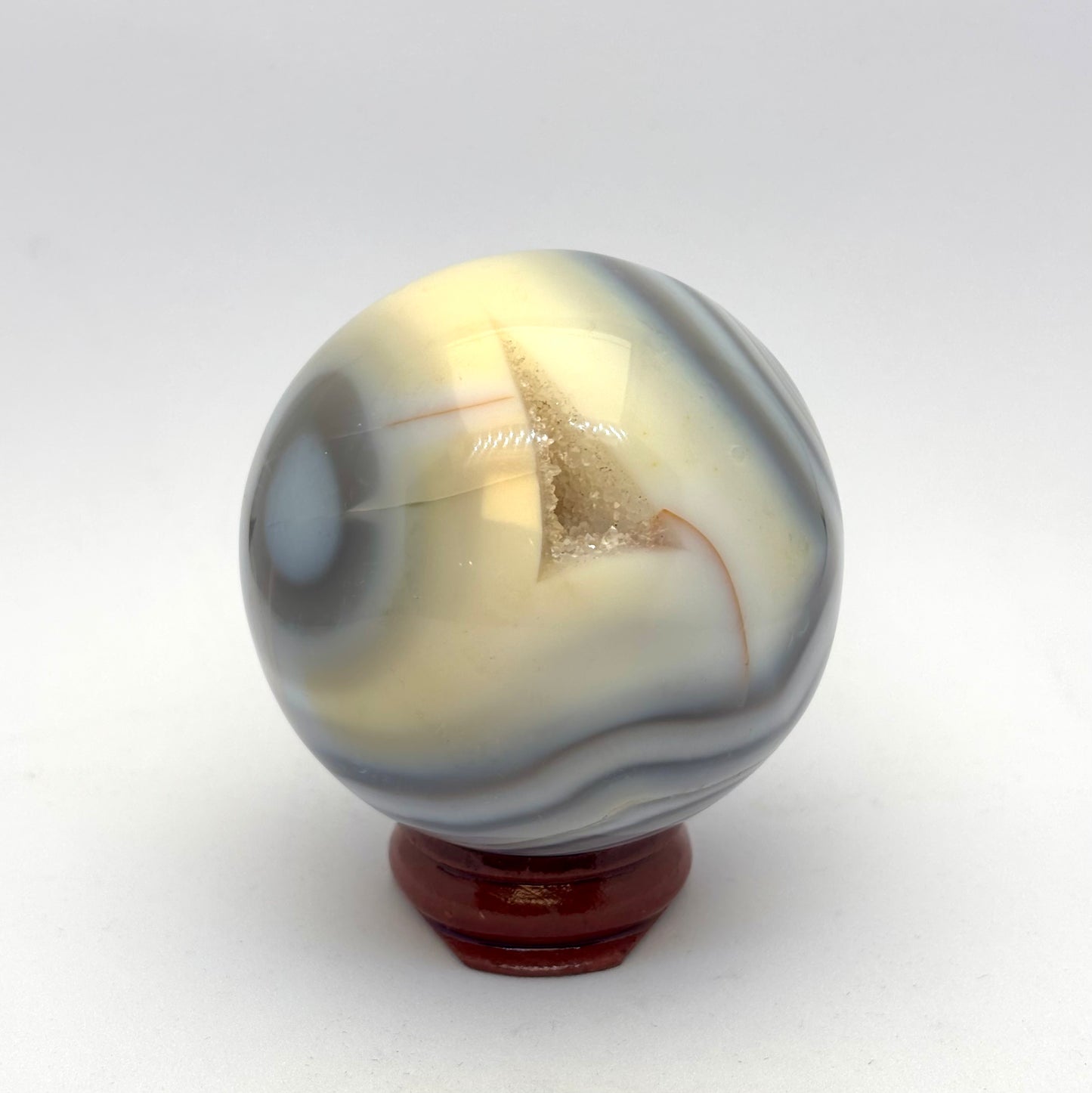 Kugle grå/blå agat 5,5 cm med lille grotte Kugle grå/blå agat 5,5 cm med lille grotte