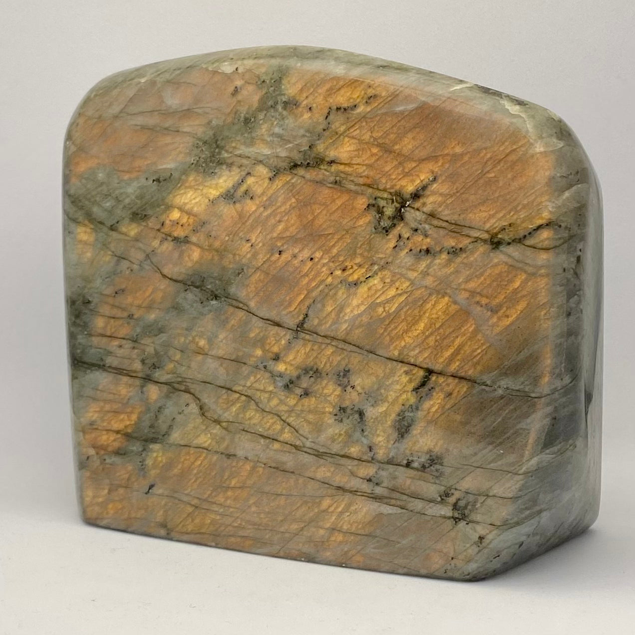 Labradorit / orange- og kobbertoner - 12 x 12 cm Labradorit / orange- og kobbertoner - 12 x 12 cm
