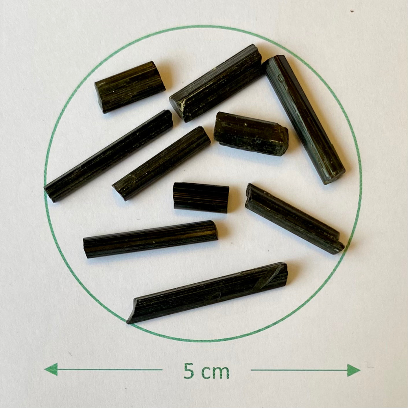 Mørk grøn turmalin lot / gt09 Mørk grøn turmalin lot / gt09