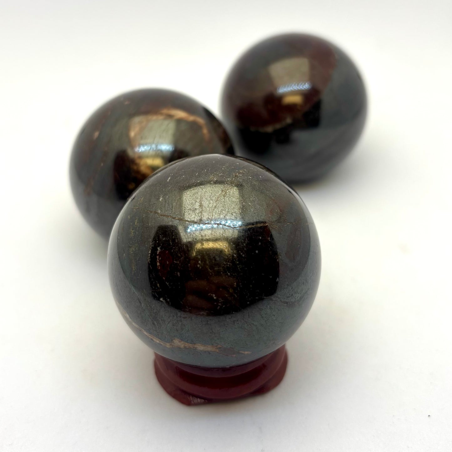 Kugle rød jaspis og hæmatit 4,2 cm Kugle rød jaspis og hæmatit 4,2 cm