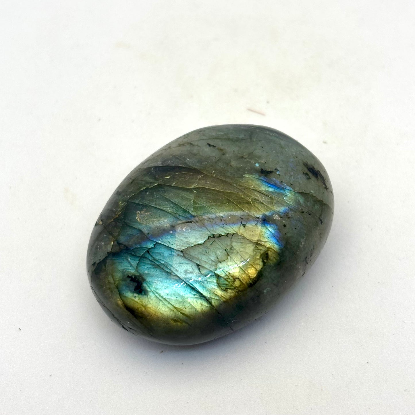 Labradorit palmstone | 4,5 cm nr 106 Labradorit palmstone | 4,5 cm nr 106