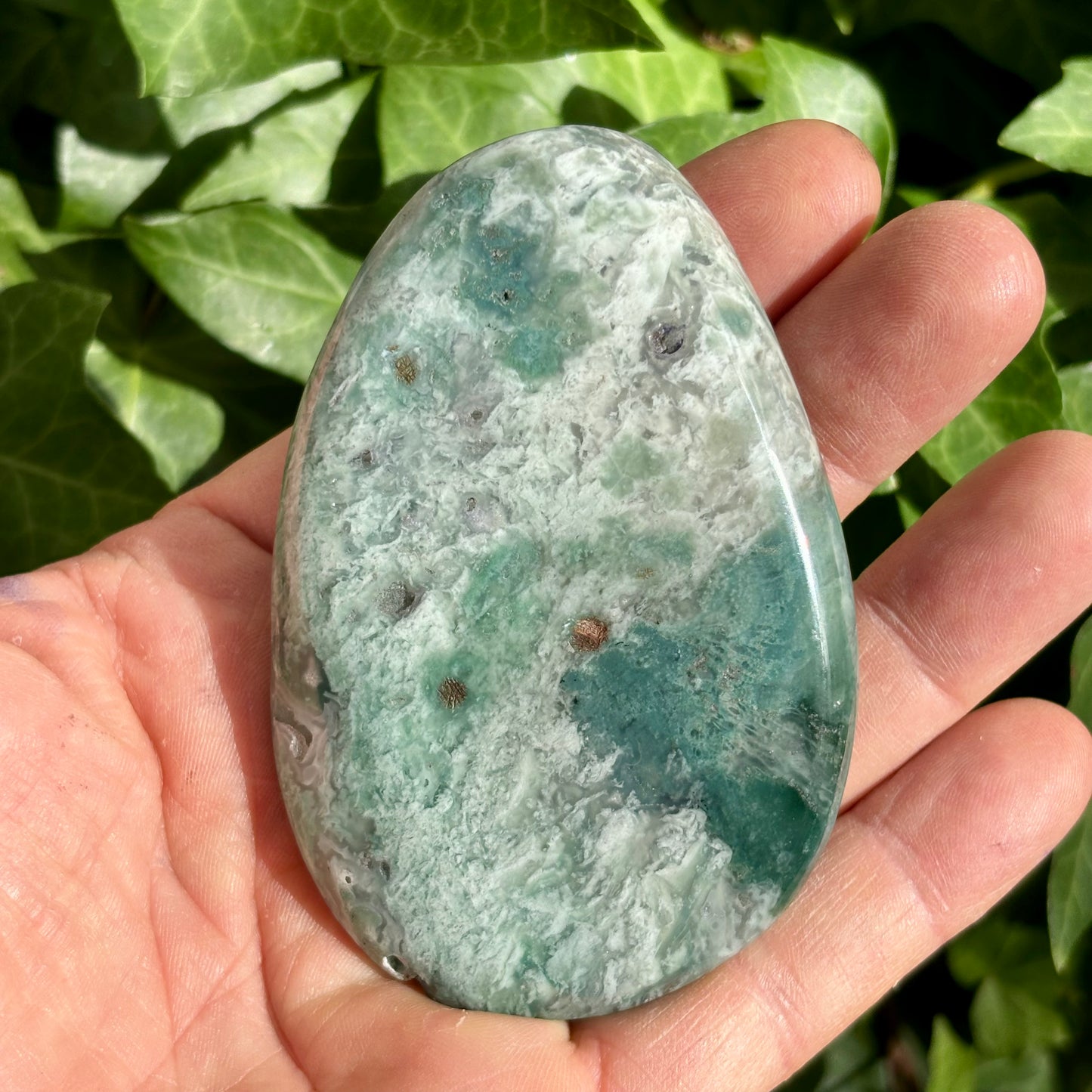 Krom Chalcedon palmstone | 9 cm nr 2 Krom Chalcedon palmstone | 9 cm nr 2