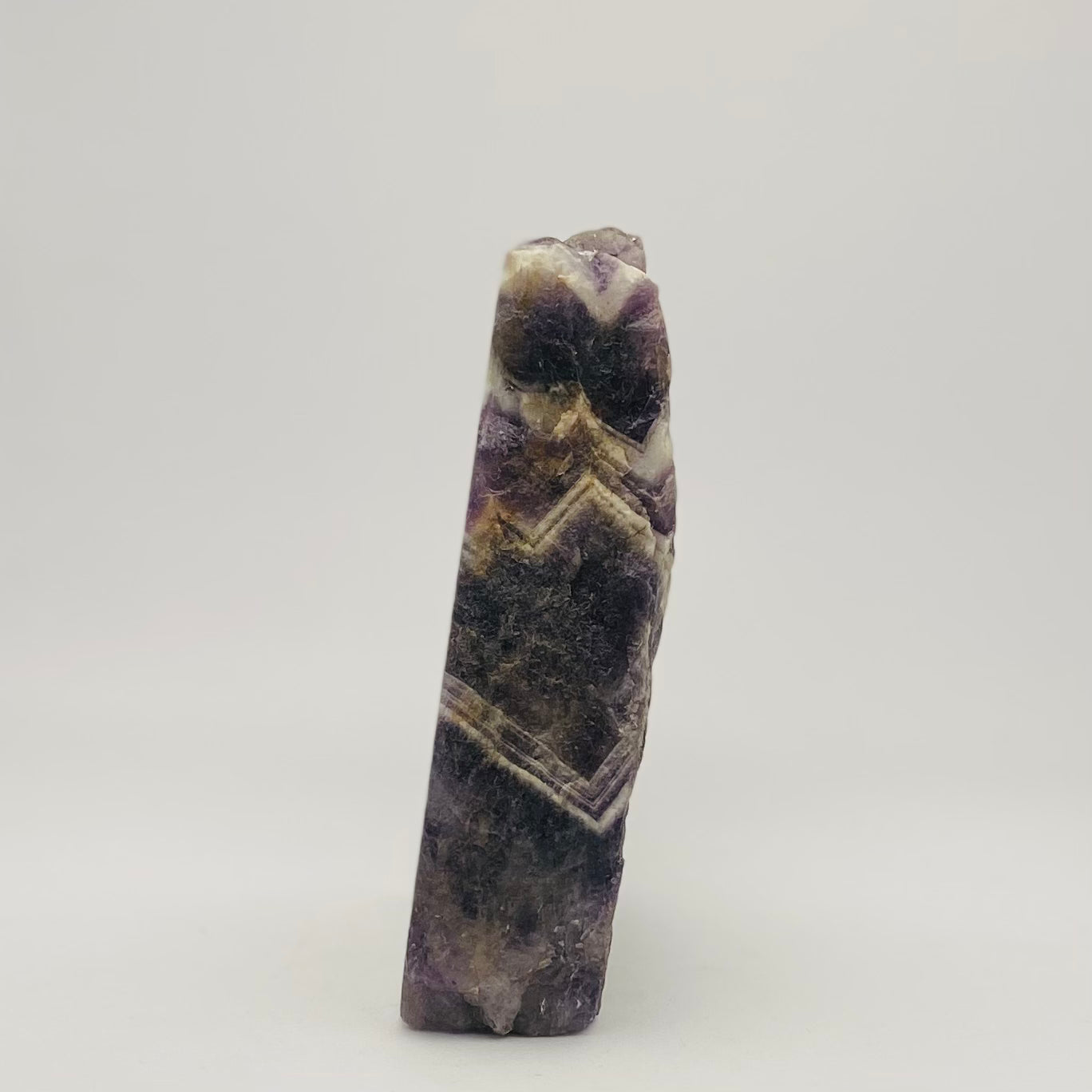Ametyst Chevron "bjerg" poleret på en side - 10,5 cm Ametyst Chevron