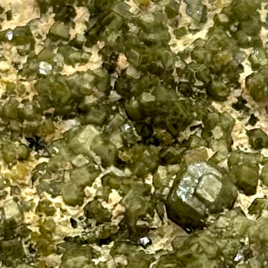 Grøn Granat / garnet klynge 5,3 cm | nr 1 Grøn Granat / garnet klynge 5,3 cm | nr 1