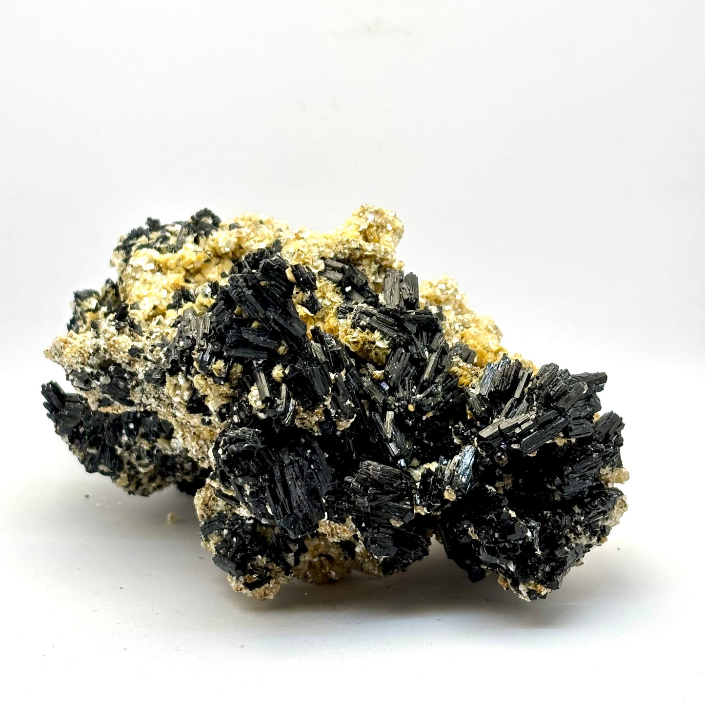 Sort Turmalin og muskovit klynge 15 cm Erongo Sort Turmalin og muskovit klynge 15 cm Erongo