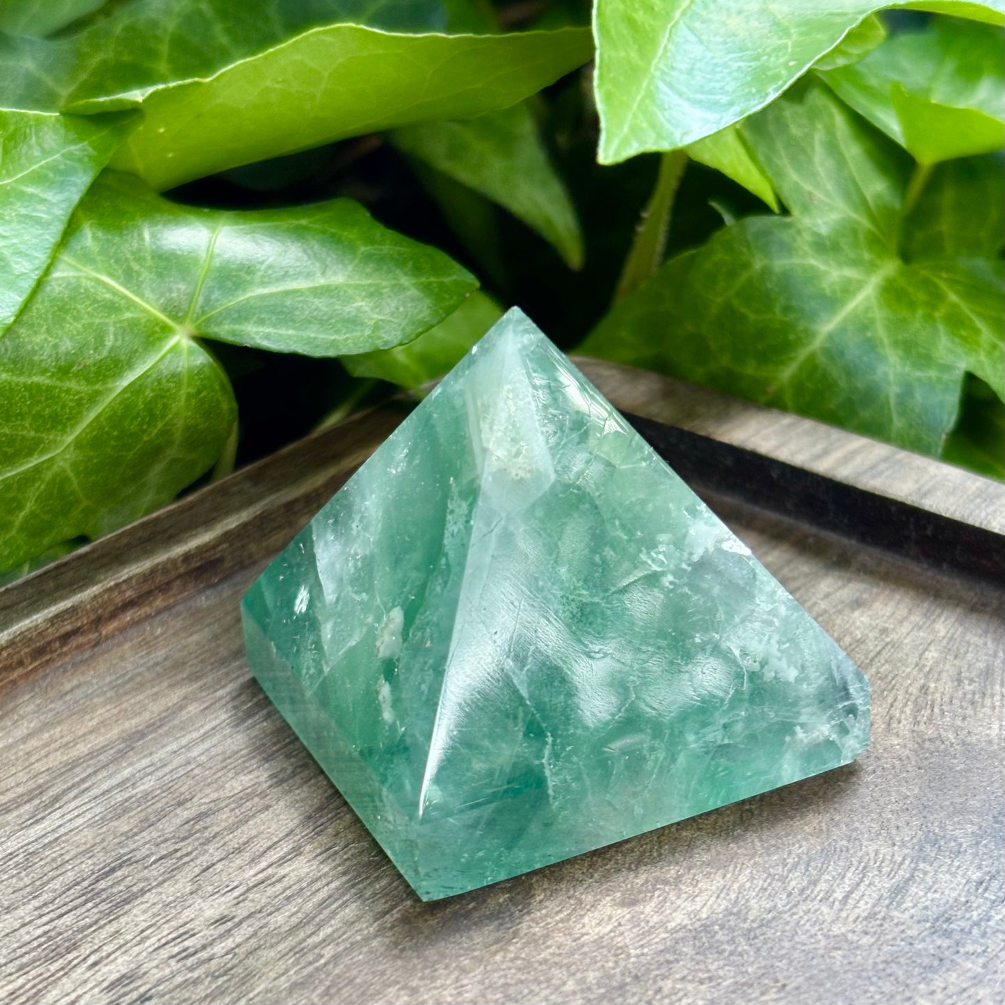 Pyramide, kinesisk regnbue fluorit - 4 cm | nr. 2 Pyramide, kinesisk regnbue fluorit - 4 cm | nr. 2