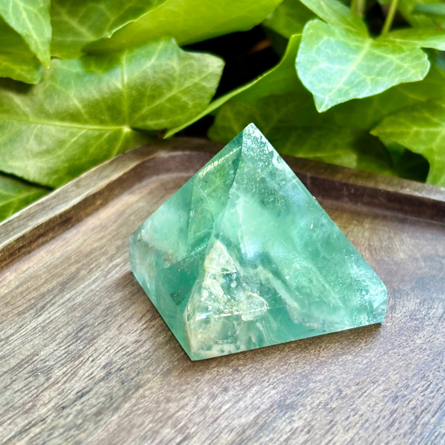 Pyramide, kinesisk regnbue fluorit - 4 cm | nr. 6 Pyramide, kinesisk regnbue fluorit - 4 cm | nr. 6