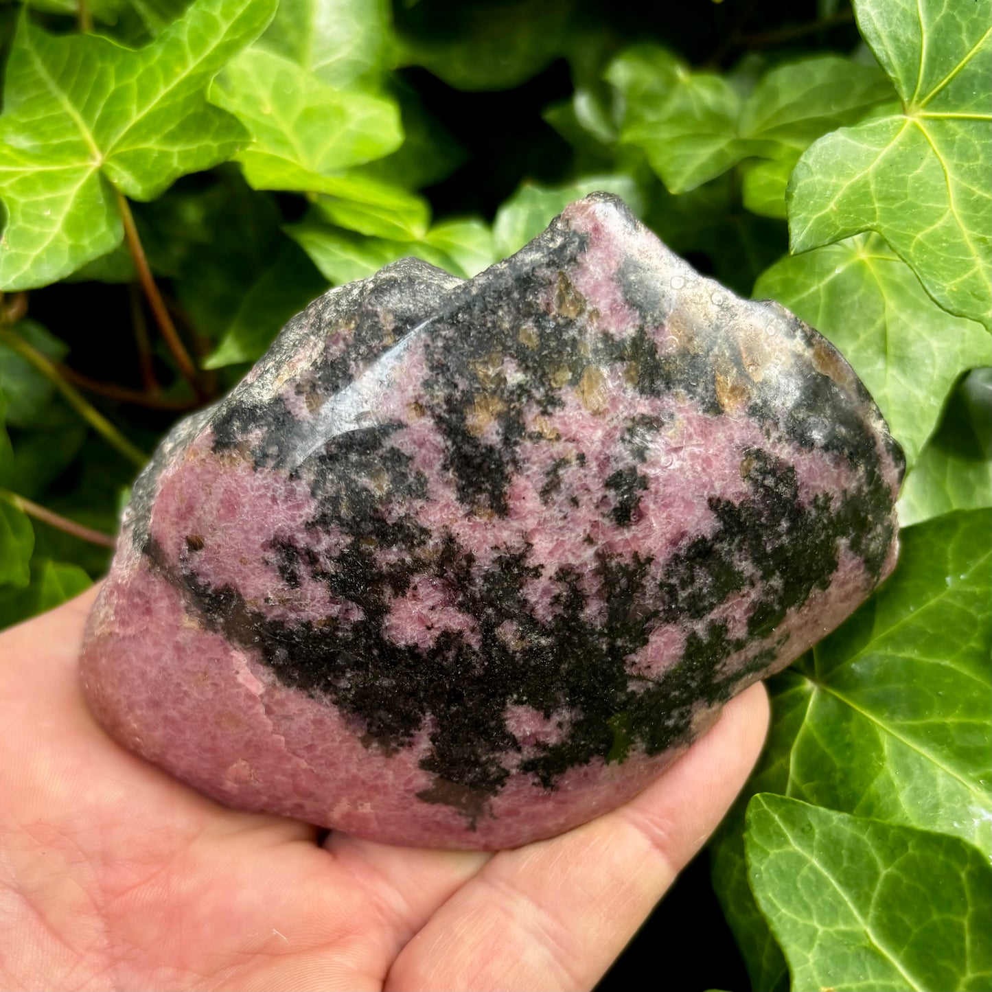 Rhodonit pink, en side poleret 11 cm Rhodonit pink, en side poleret 11 cm