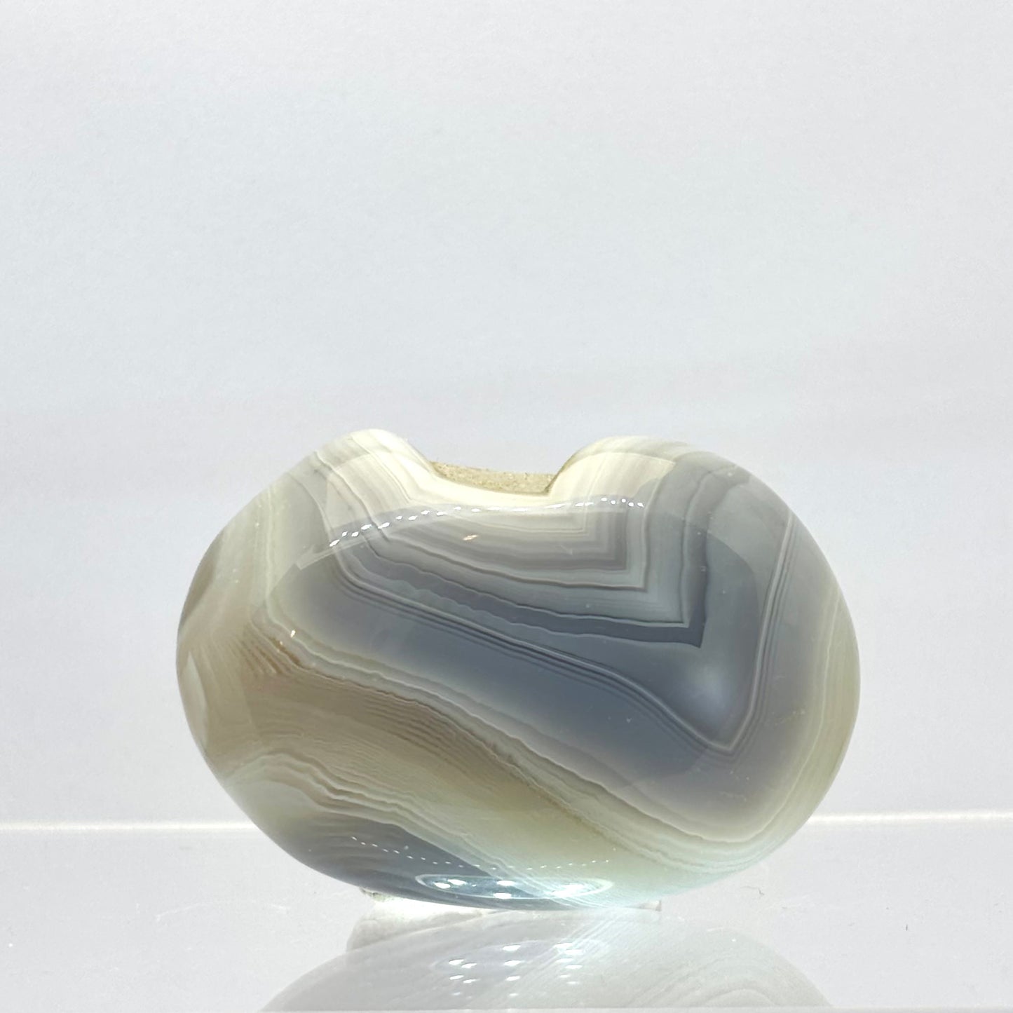 Agat poleret med lille grotte 5 cm Agat poleret med lille grotte 5 cm