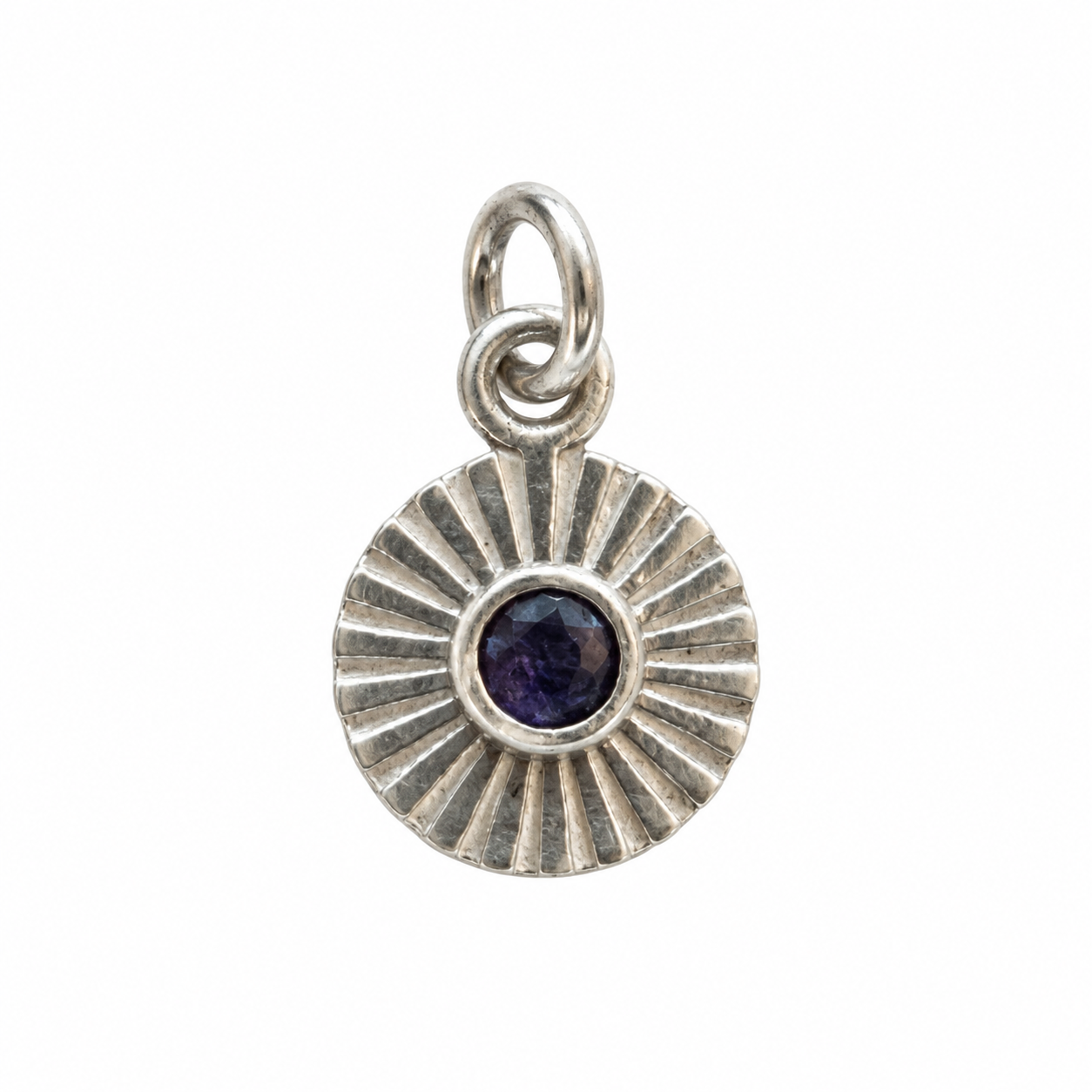 Iolit sunburst charm – 925 sølv vedhæng Iolit sunburst charm – 925 sølv vedhæng