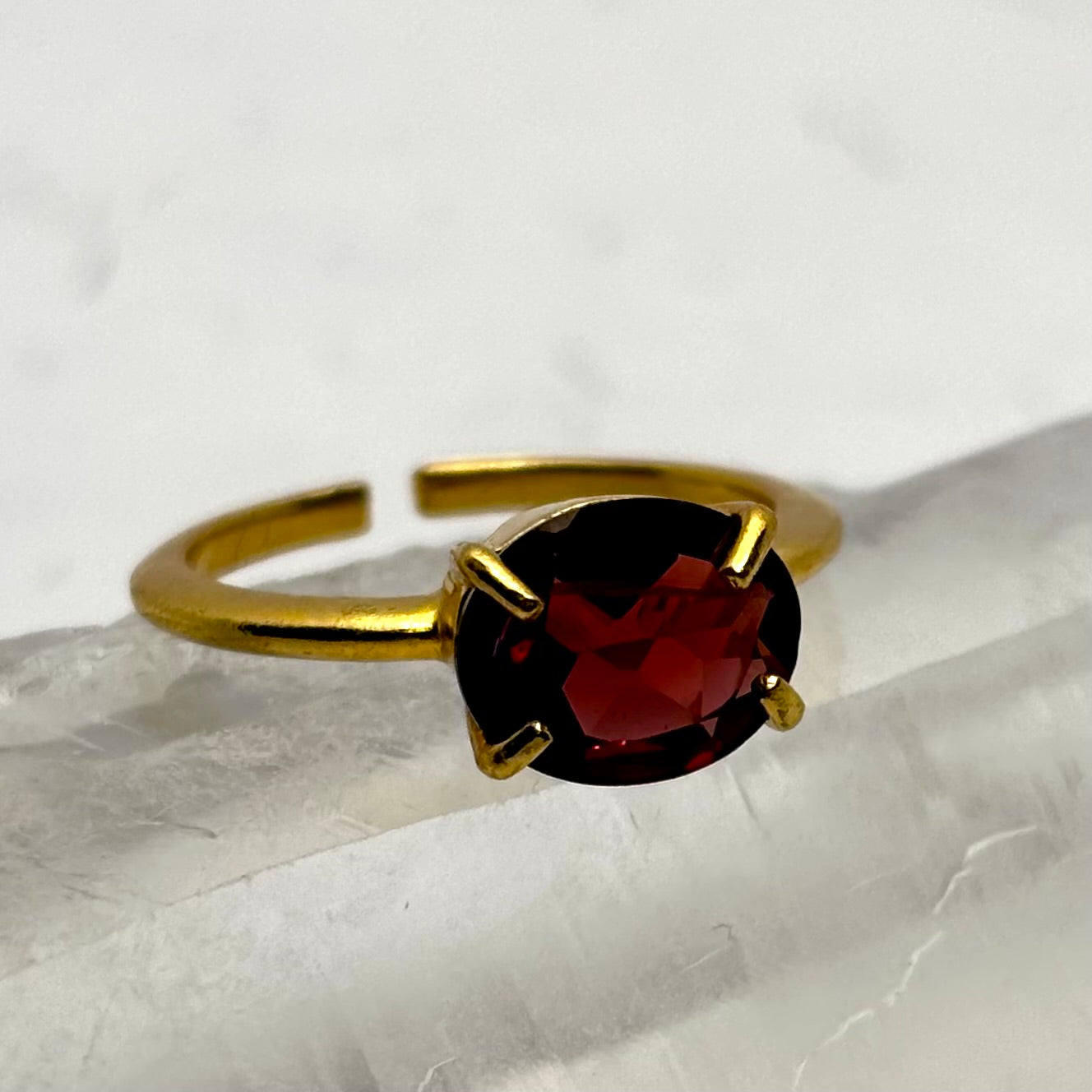 Granat fingerring | Guldbelagt 925 Sterling Sølv, facetslebet garnet Granat fingerring | Guldbelagt 925 Sterling Sølv, facetslebet garnet