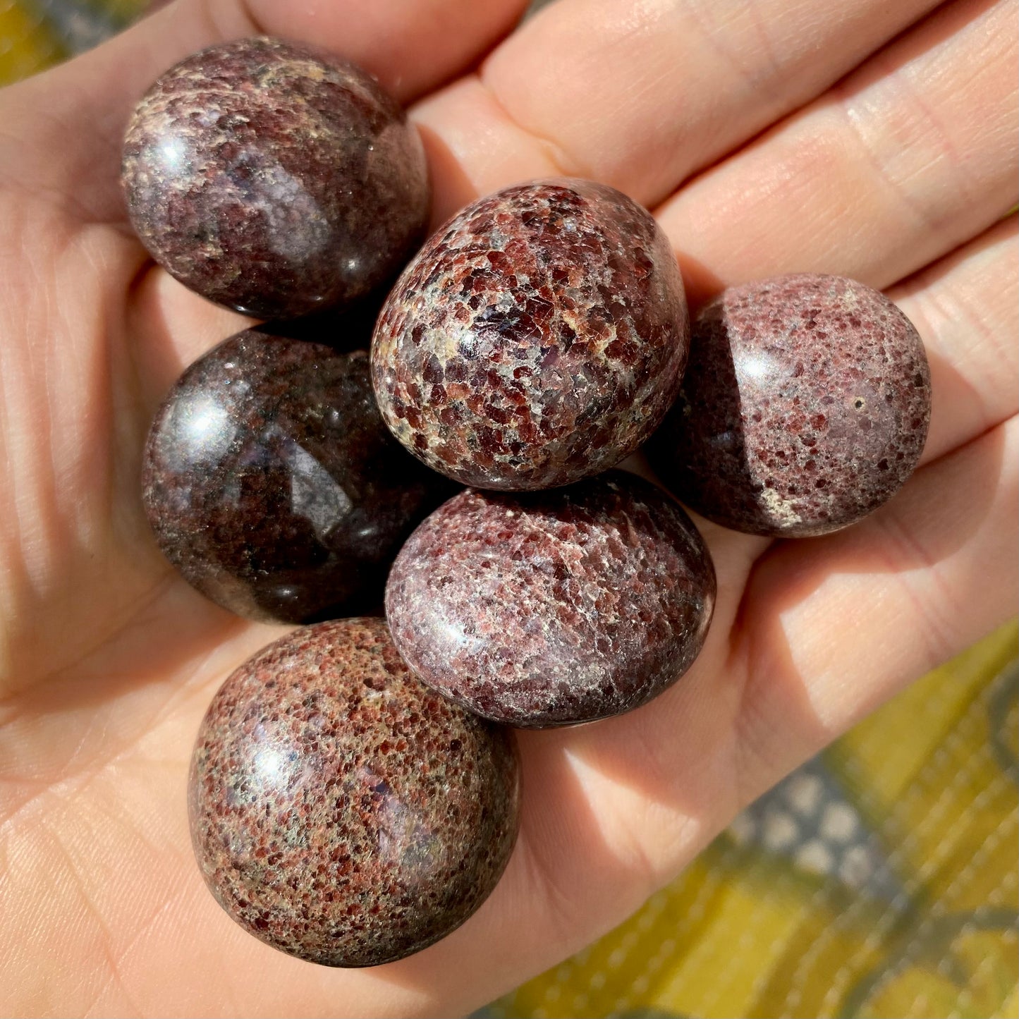 Granat / garnet - Lommesten 3 cm Granat / garnet - Lommesten 3 cm