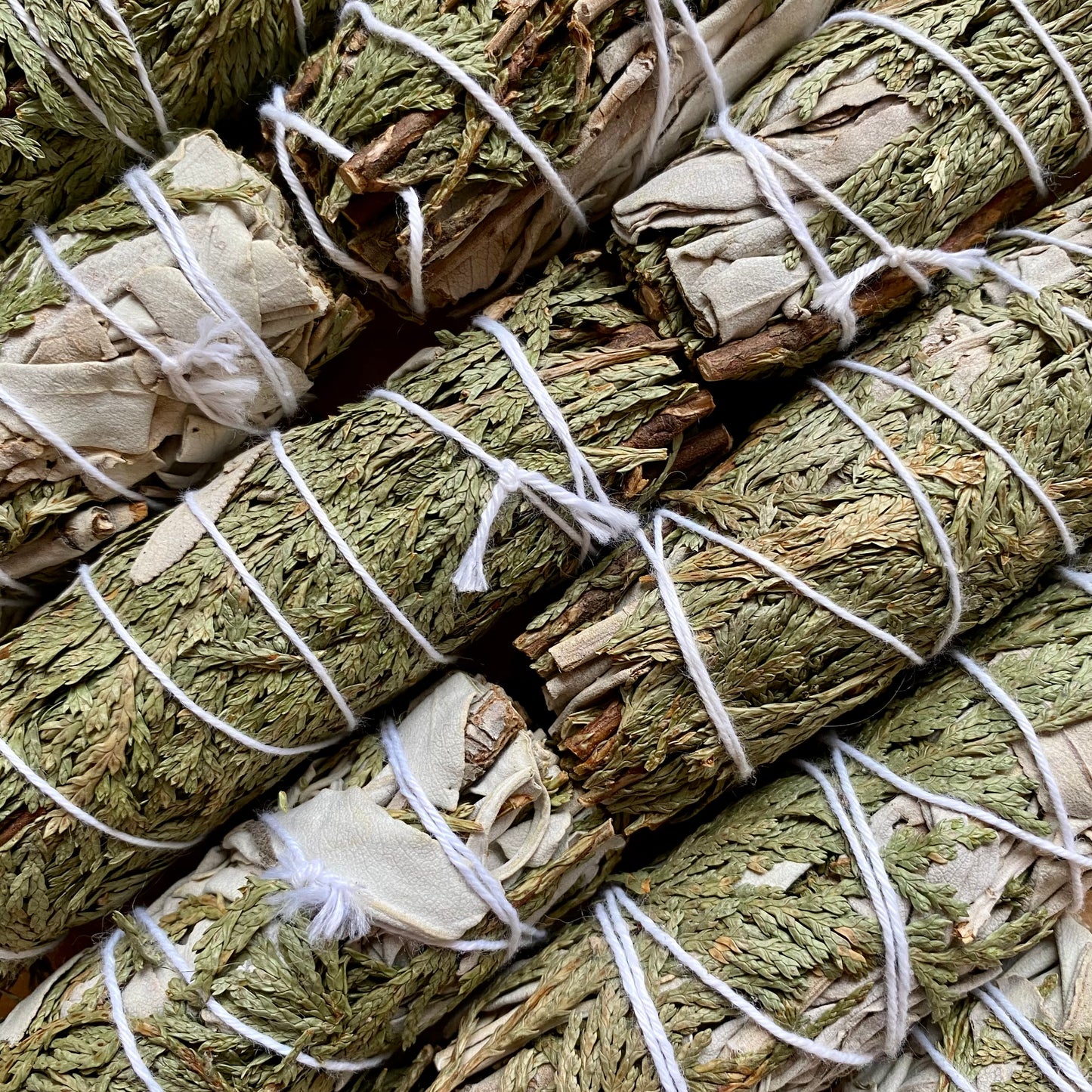 Hvid Salvie og ceder - rens dine krystaller - smudge stick Hvid Salvie og ceder - rens dine krystaller - smudge stick