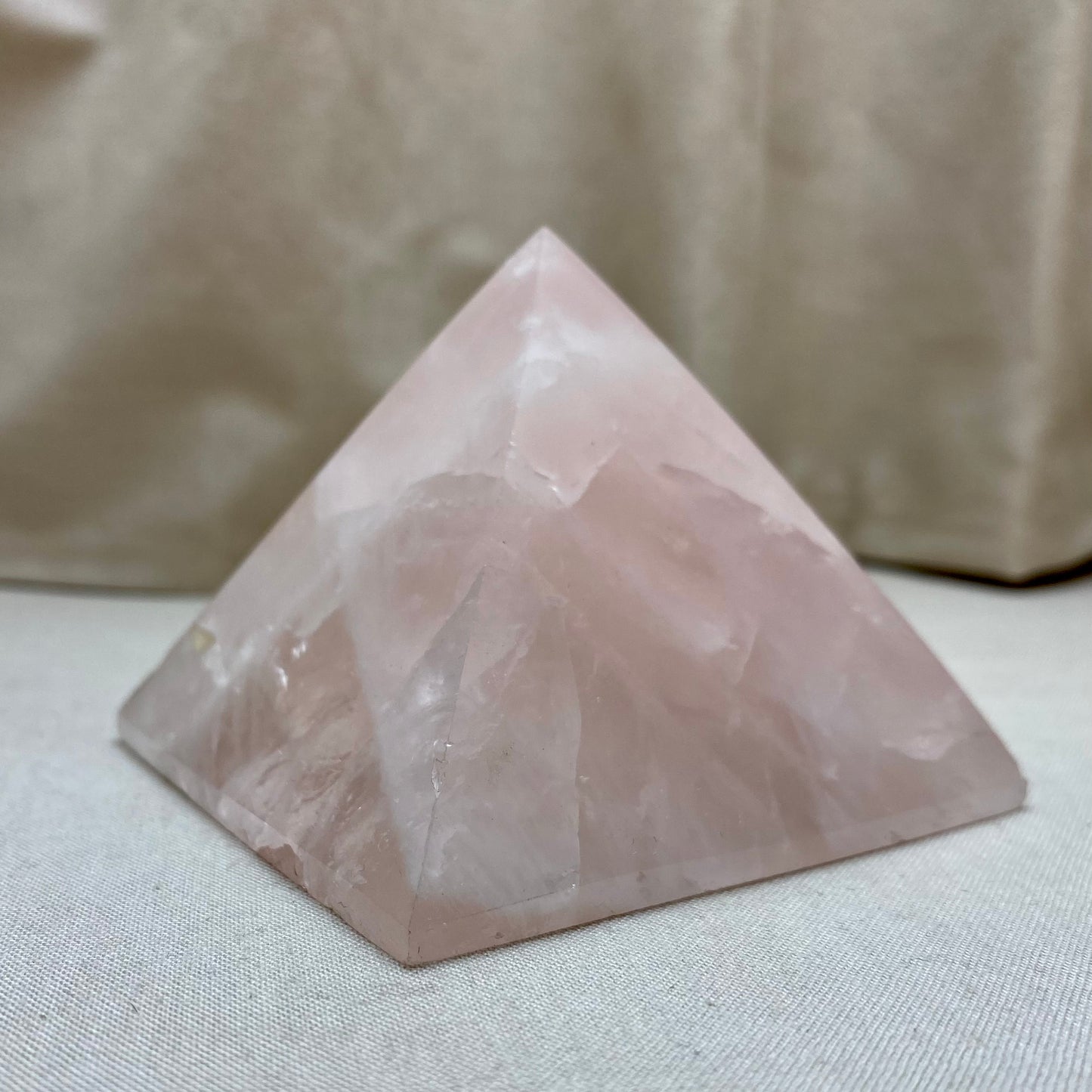 Pyramide Rosakvarts - 8 x 6 cm Pyramide Rosakvarts - 8 x 6 cm