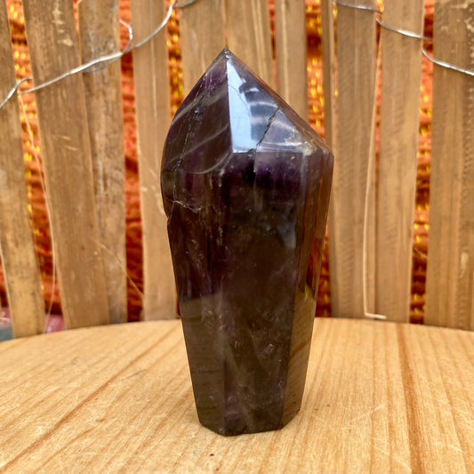 Billede af Mørkt Ametyst Chevron tårn 8 cm