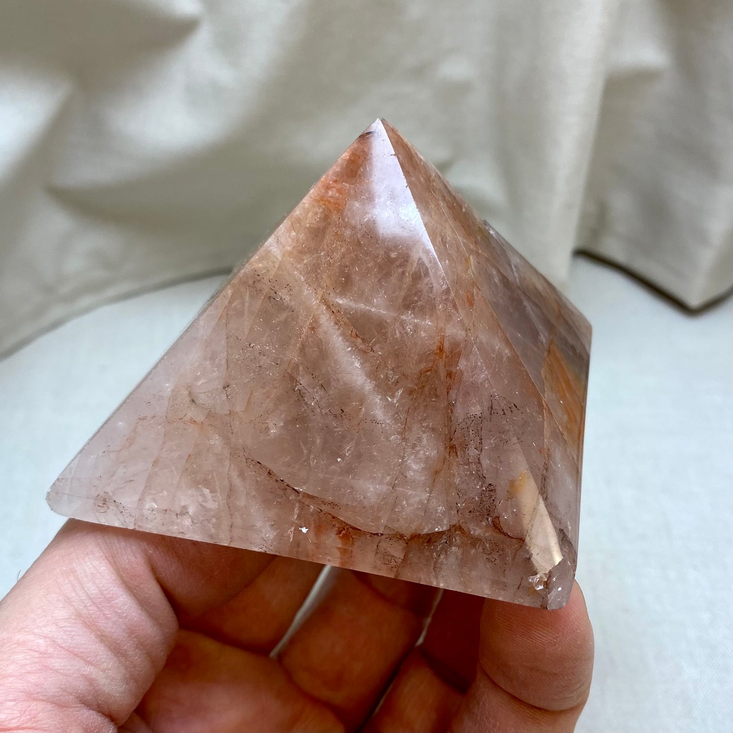 Hæmatoidkvarts pyramide 7,5 x 5 cm Hæmatoidkvarts pyramide 7,5 x 5 cm