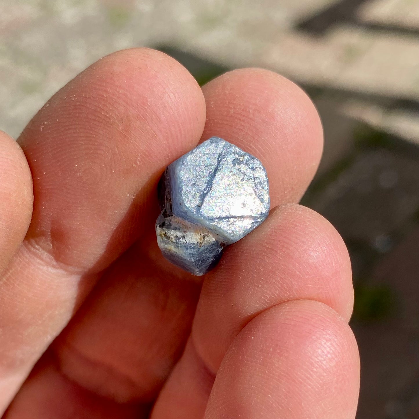Safir naturlig ca 1 cm - lommesten Safir naturlig ca 1 cm - lommesten