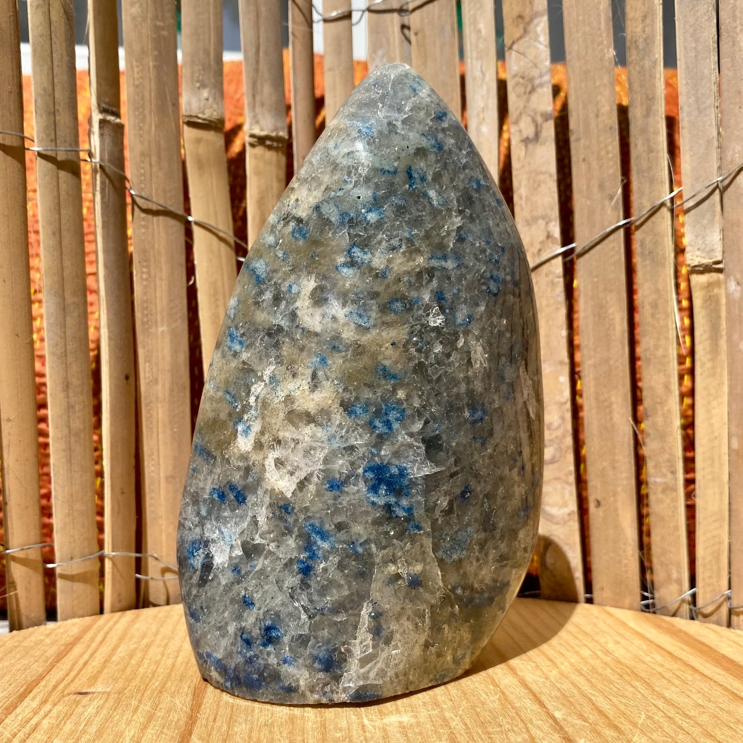 Spinel skulptur 15 cm Spinel skulptur 15 cm