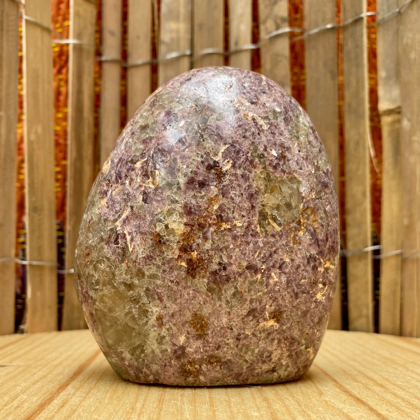 Lepidolit freeform - 560 gram Lepidolit freeform - 560 gram
