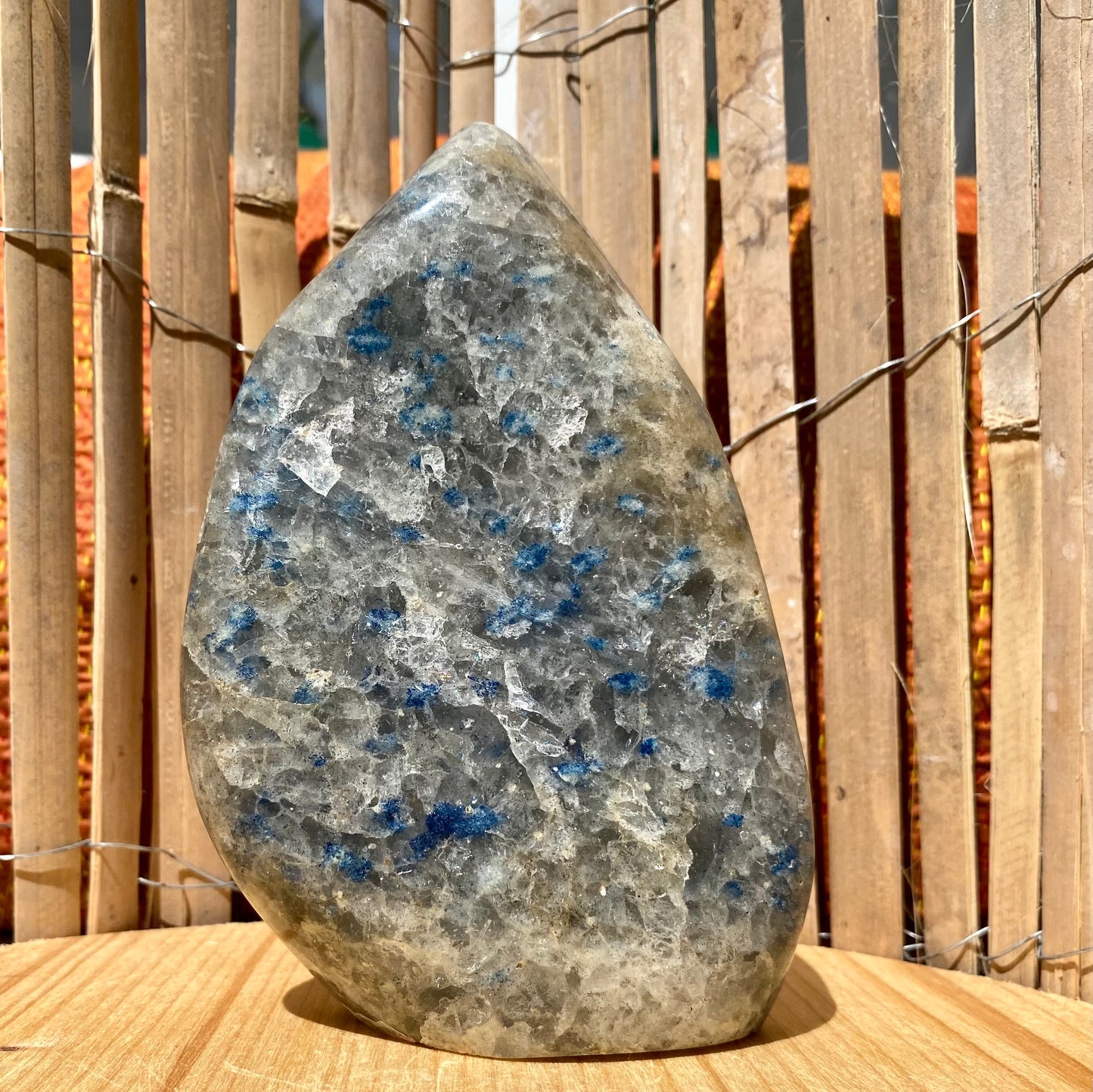 Spinel skulptur 15 cm Spinel skulptur 15 cm