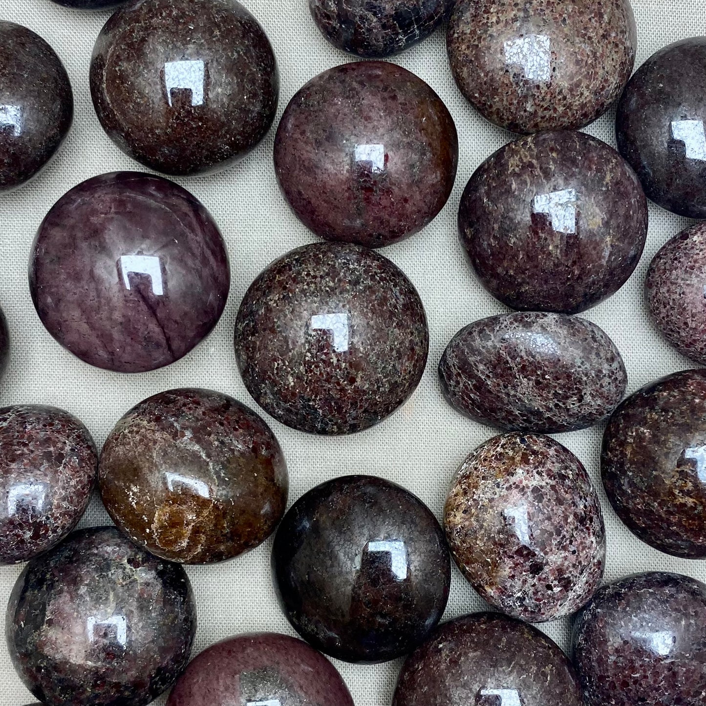Granat / garnet - Lommesten 3 cm Granat / garnet - Lommesten 3 cm
