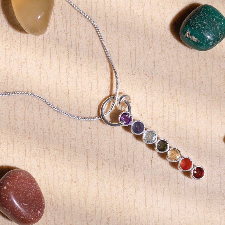 Chakra stav II vedhæng | 925 Sterling Sølv, 7 krystaller Chakra stav II vedhæng | 925 Sterling Sølv, 7 krystaller