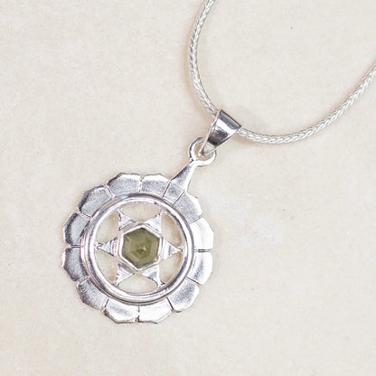 Hjerte Chakra vedhæng | 925 Sterling Sølv og Peridot