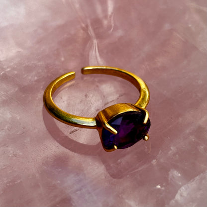 Ametyst fingerring | Guldbelagt 925 Sterling Sølv, facetslebet ametyst