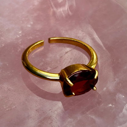 Granat fingerring | Guldbelagt 925 Sterling Sølv, facetslebet garnet