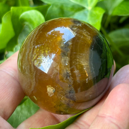 Klar gul og sort fluorit Kugle - 5,4 cm | nr. 1