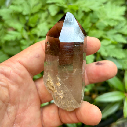 Skardu Røgkvarts naturlig 8,5 cm | rainbow reflektion