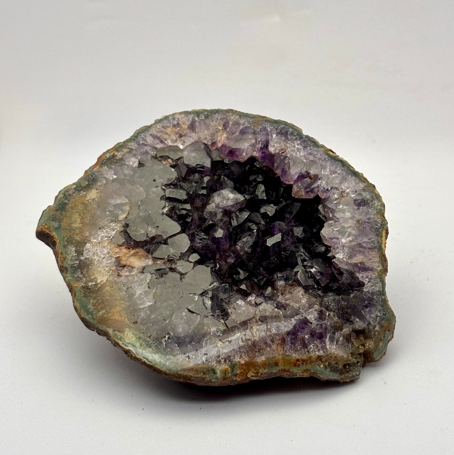 Ametyst geode, poleret Ametyst geode, poleret