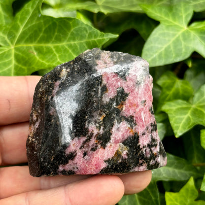 Rhodonit pink, en side poleret 7 cm