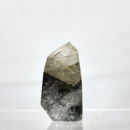 Bjergkrystal spids m. Turmalin 4,4 cm | nr. 9