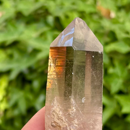 Skardu Røgkvarts naturlig 8,5 cm | rainbow reflektion