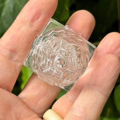 Shree Yantra | håndskåret Himalaya Bjergkrystal | mount meru | 6 cm