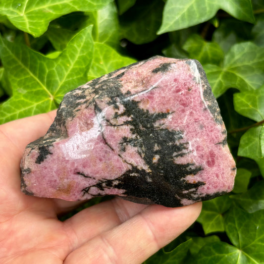 Billede af Rhodonit pink, en side poleret 9 cm, flot liggende