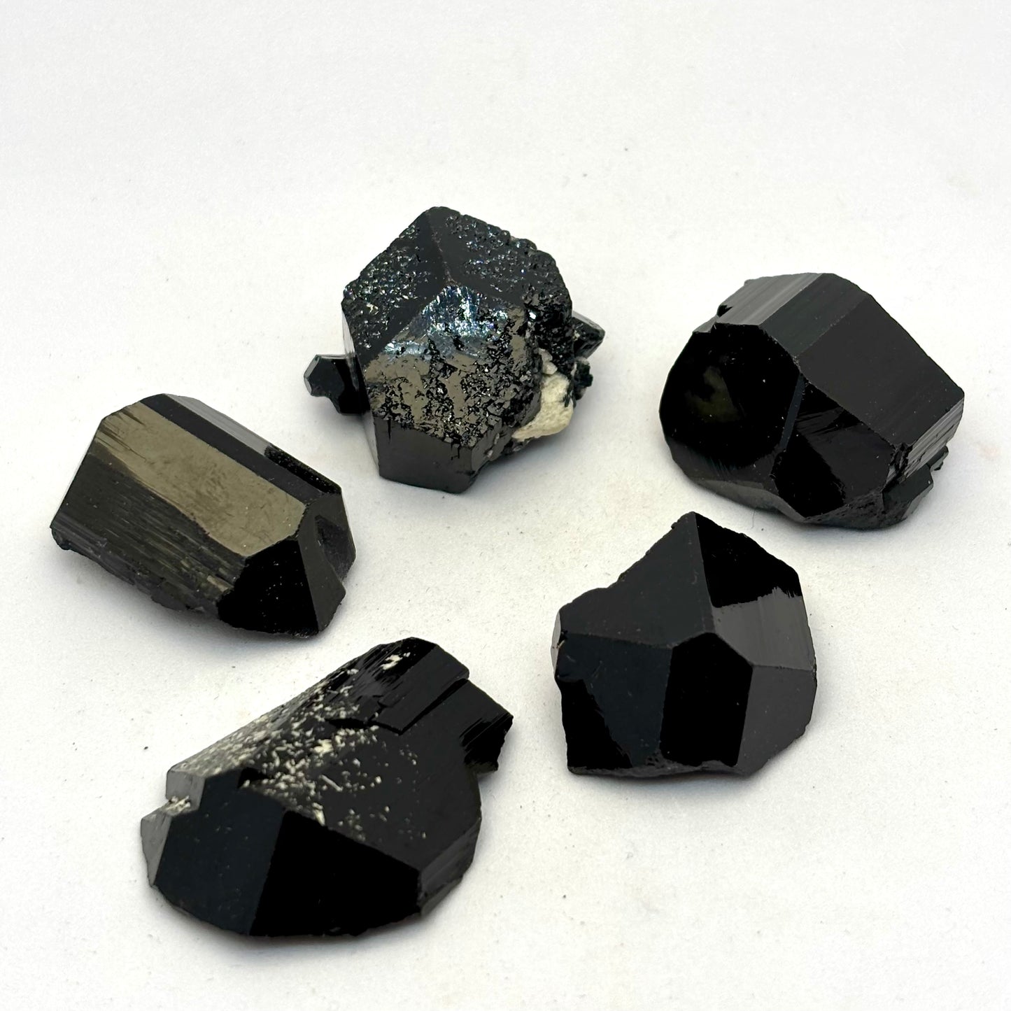 5 x Sort Turmalin rå termineret 2,5-3,5 cm | nr. 11 5 x Sort Turmalin rå termineret 2,5-3,5 cm | nr. 11
