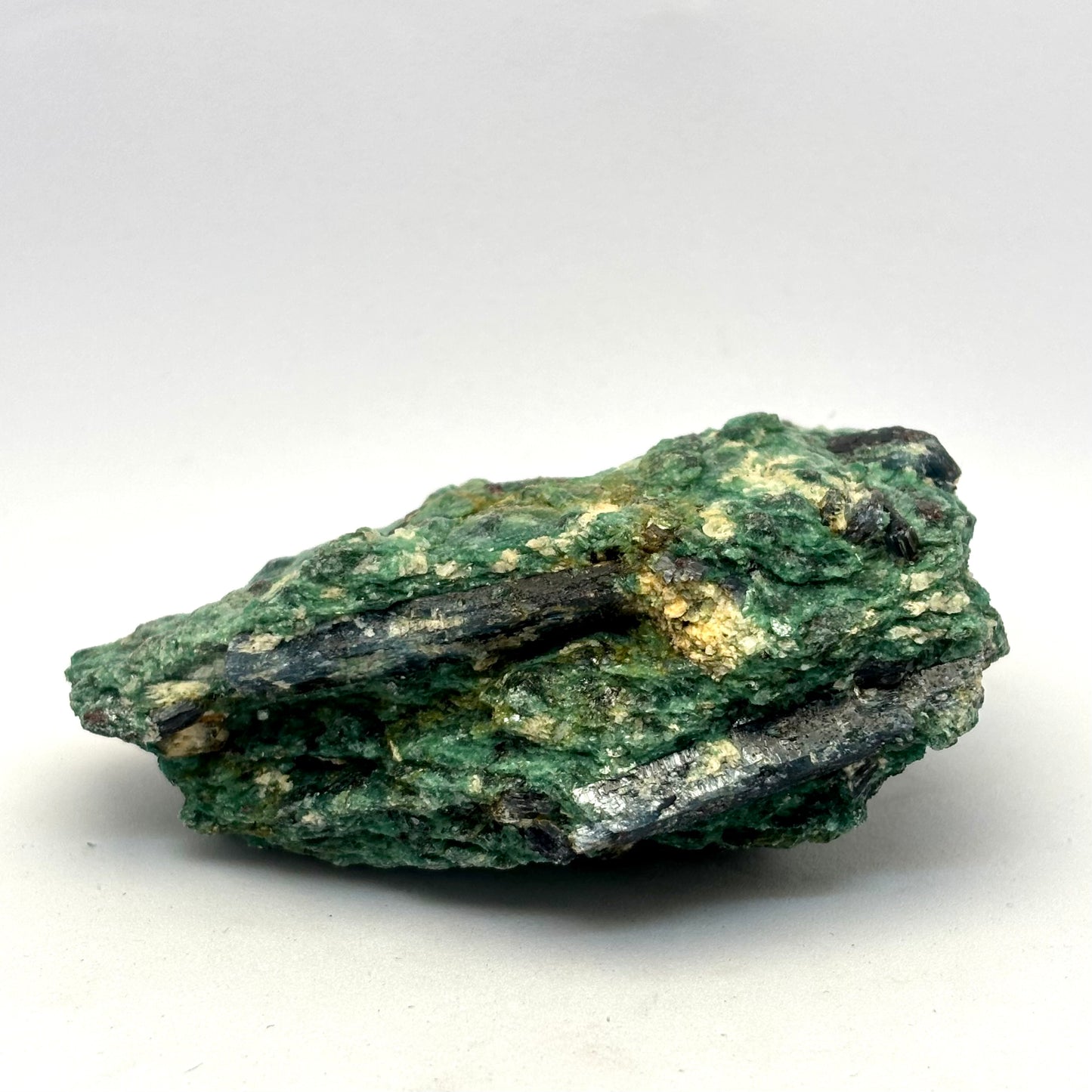 Kyanit i fuchsit 8 cm | nr. 2 Kyanit i fuchsit 8 cm | nr. 2