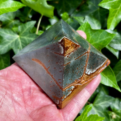 Polychrome Jaspis pyramide 7,5 x 5,5 cm