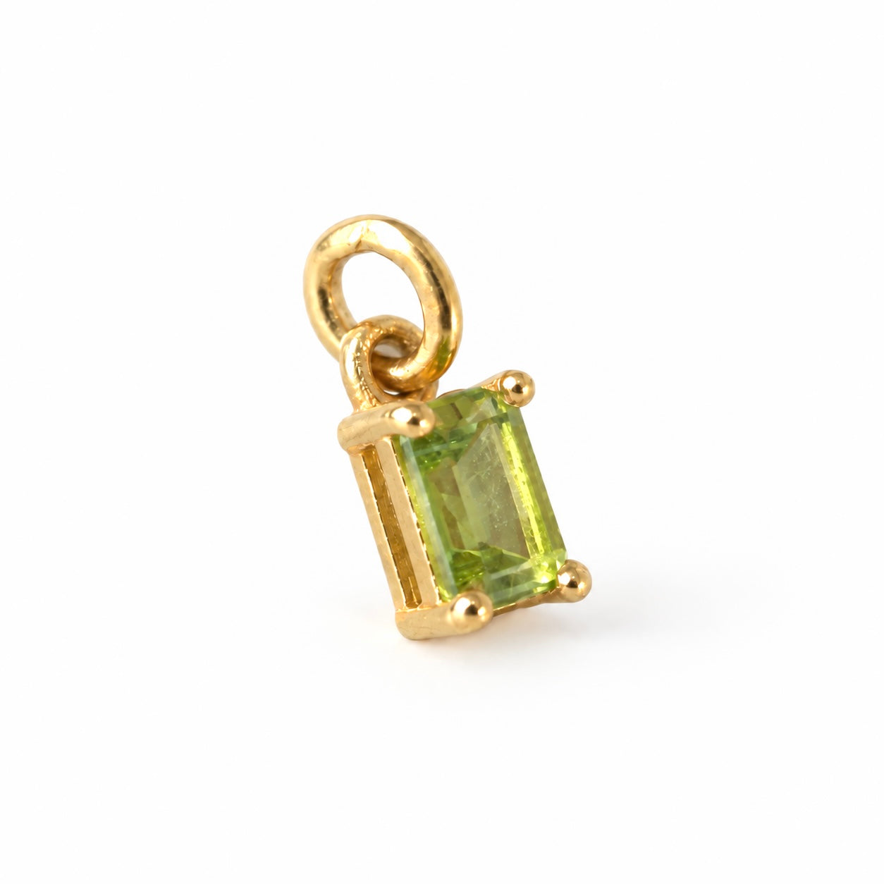 Peridot charm – 18k forgyldt sølv vedhæng Peridot charm – 18k forgyldt sølv vedhæng