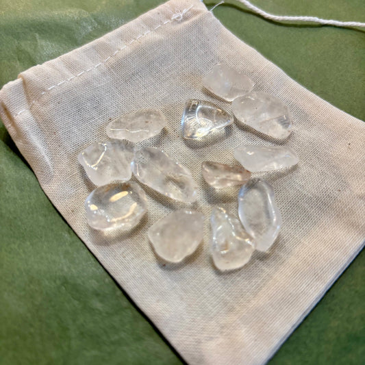 Billede af 12 små bjergkrystaller