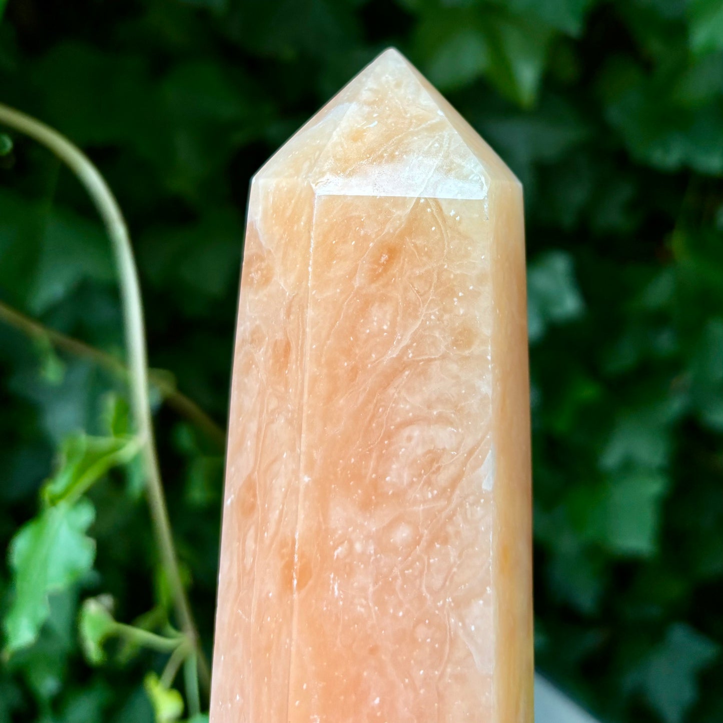 Orange calcit obelisk - 22,5 cm Orange calcit obelisk - 22,5 cm