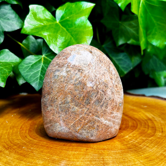Billede af Fersken Månesten skulptur 9 cm