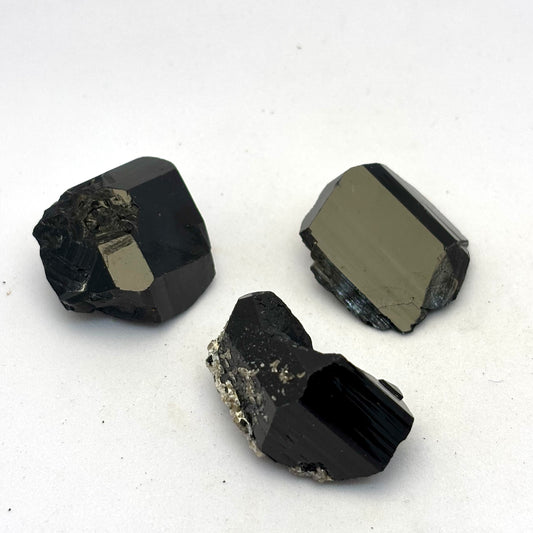 Billede af 3 x Sort Turmalin rå termineret 3 cm | nr. 10